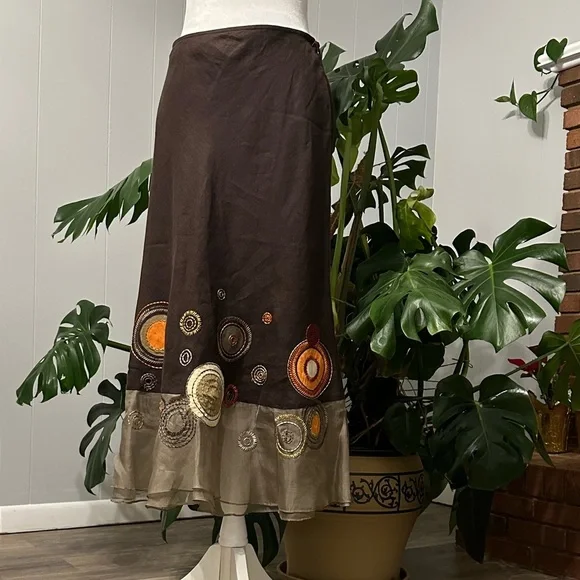 🛍️100% Linen and Silk trim Skirt with embroidered excellent condition. - Picture 8 of 8